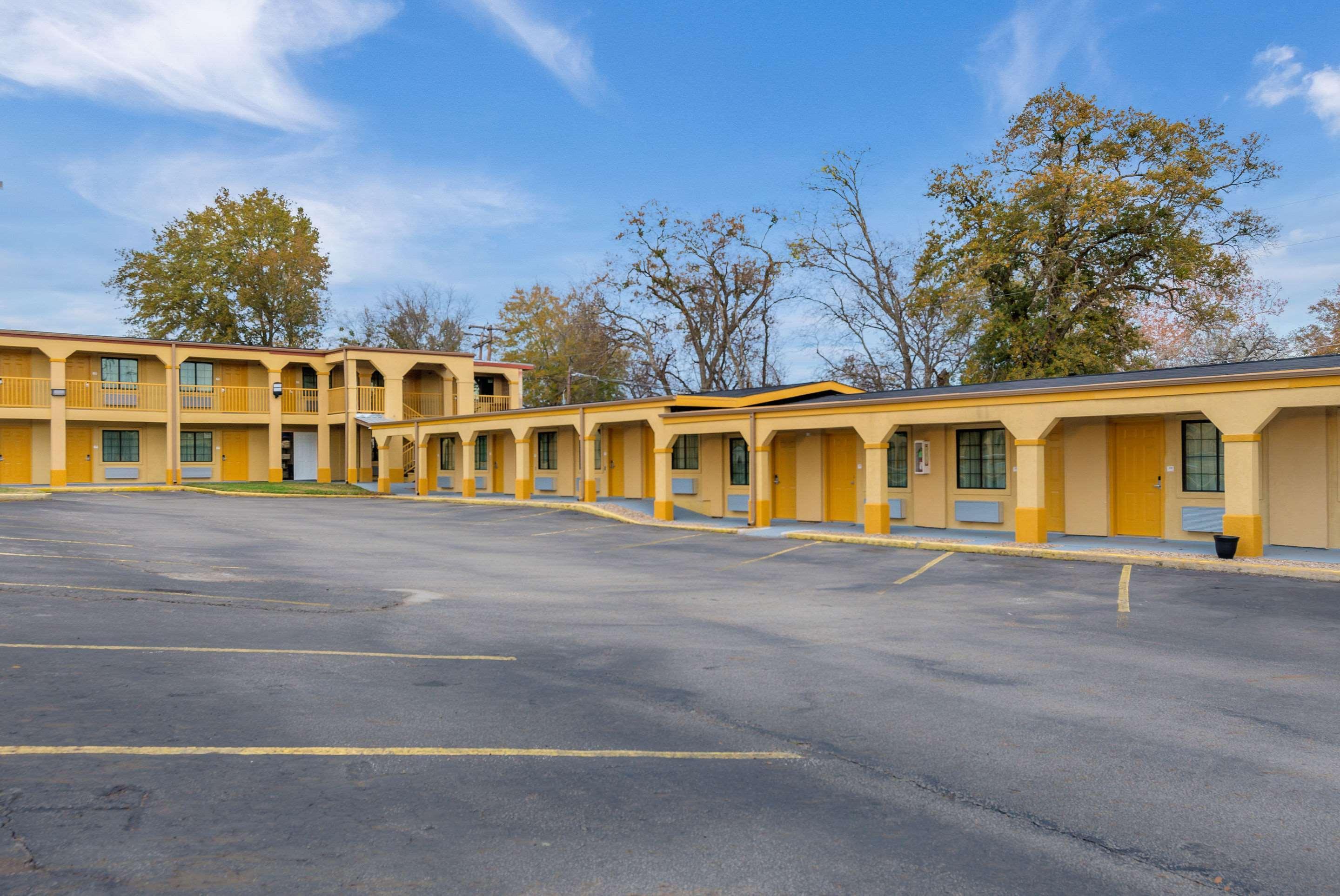 Super 8 By Wyndham Palestine Tx Hotel Ngoại thất bức ảnh