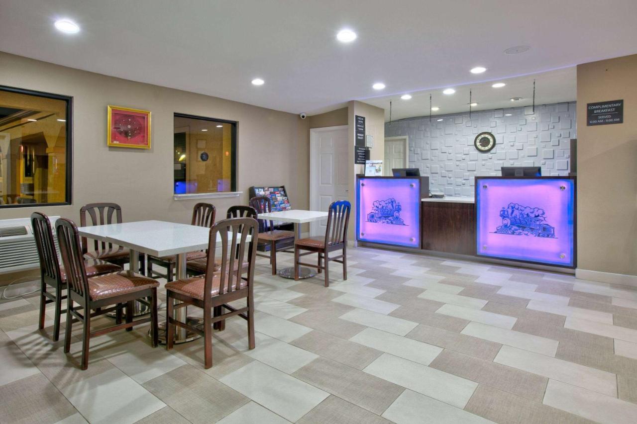 Super 8 By Wyndham Palestine Tx Hotel Ngoại thất bức ảnh