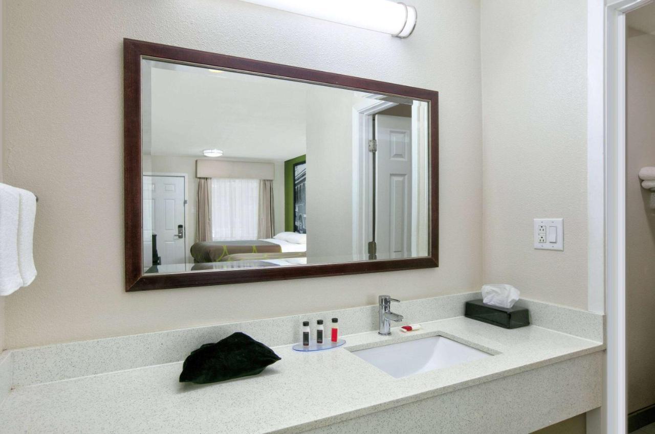 Super 8 By Wyndham Palestine Tx Hotel Ngoại thất bức ảnh