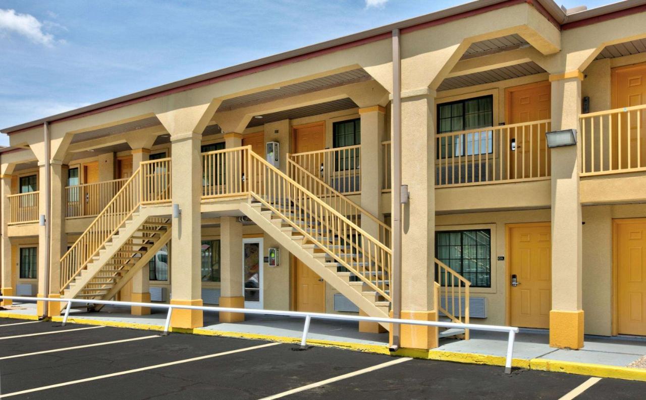 Super 8 By Wyndham Palestine Tx Hotel Ngoại thất bức ảnh
