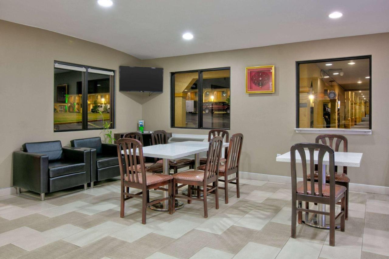Super 8 By Wyndham Palestine Tx Hotel Ngoại thất bức ảnh