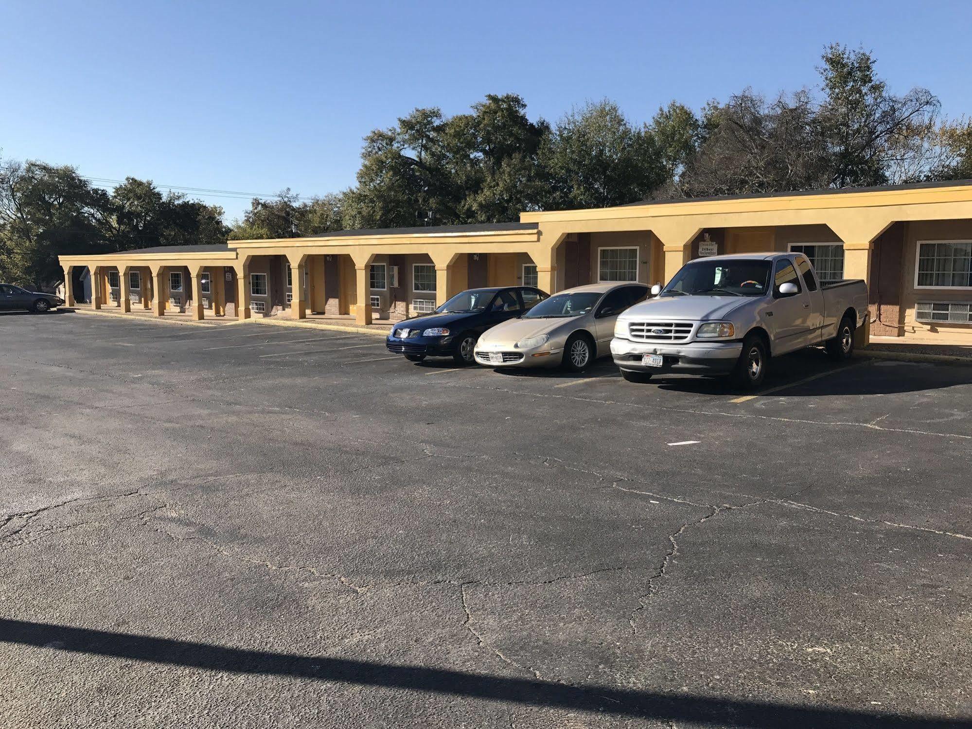 Super 8 By Wyndham Palestine Tx Hotel Ngoại thất bức ảnh